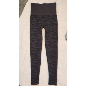 Assets By Spanx Leggings Women's Size Small Camo Seamless Stretch Skinny Leg